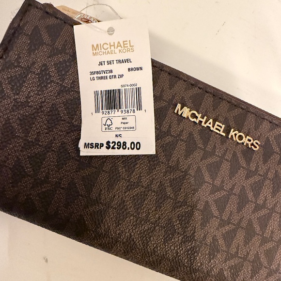 Michael Kors Jet Set Travel Large Signature Print Brown Quarter-Zip Wallet - Picture 5 of 8